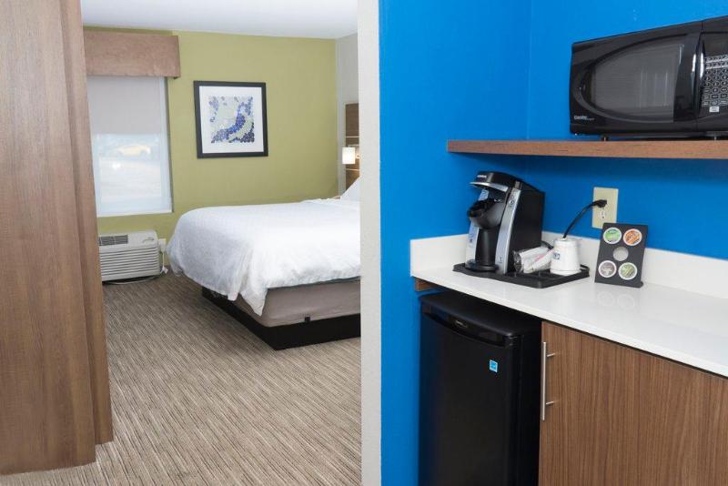 스탠다드 룸 킹사이즈 침대, Holiday Inn Express Hotel & Suites Madison, An Ihg