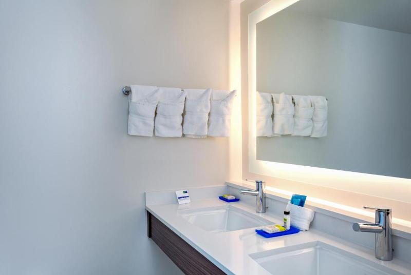 Стандартный Номер Кровать Кинг, Holiday Inn Express Tampa Brandon, An Ihg