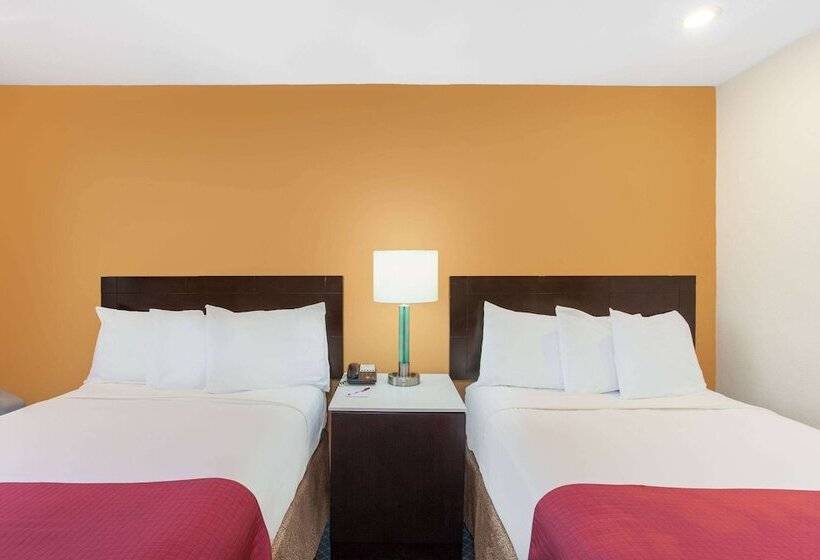 Номер Стандарт 2 Двуспальные Кровати, Ramada By Wyndham Culver City