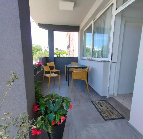 استودیوی استاندارد, The Nice Dreams Studio Apartment