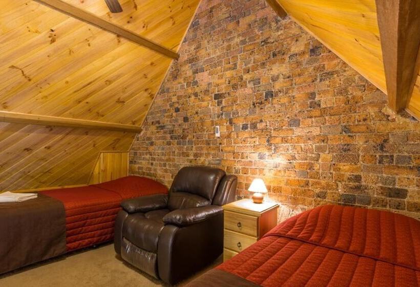 Вилла 4 Спальни, Black Gold Motel