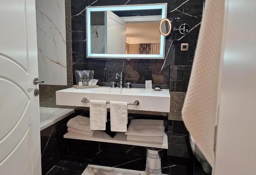 Королевский Номер, Boutique Hotel Bora & Villas Garamm