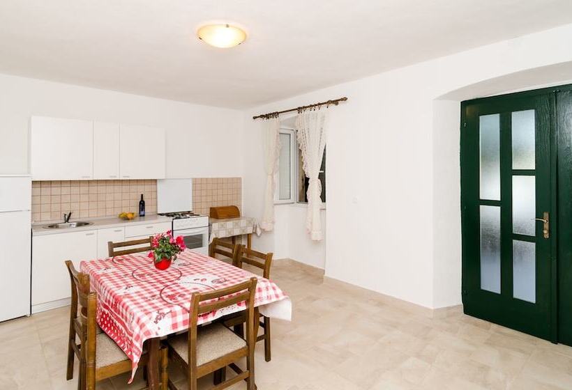 Апартаменты 3 Спальни Вид на Море, Apartments Božović