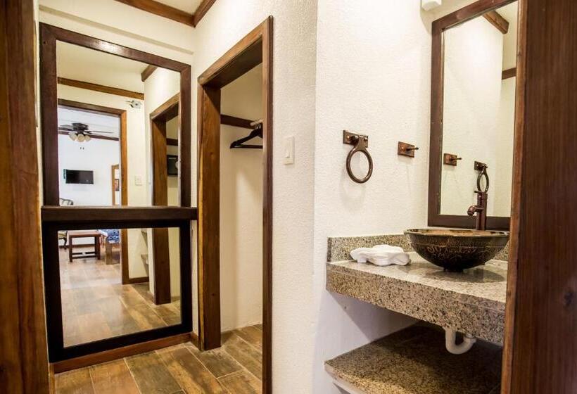 اتاق اکونومی, Falling Leaves Lodge
