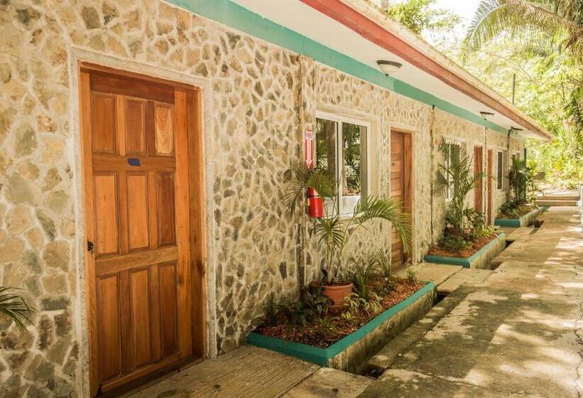 اتاق لوکس, Falling Leaves Lodge