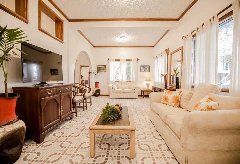 اتاق اکونومی یک تخته, Falling Leaves Lodge