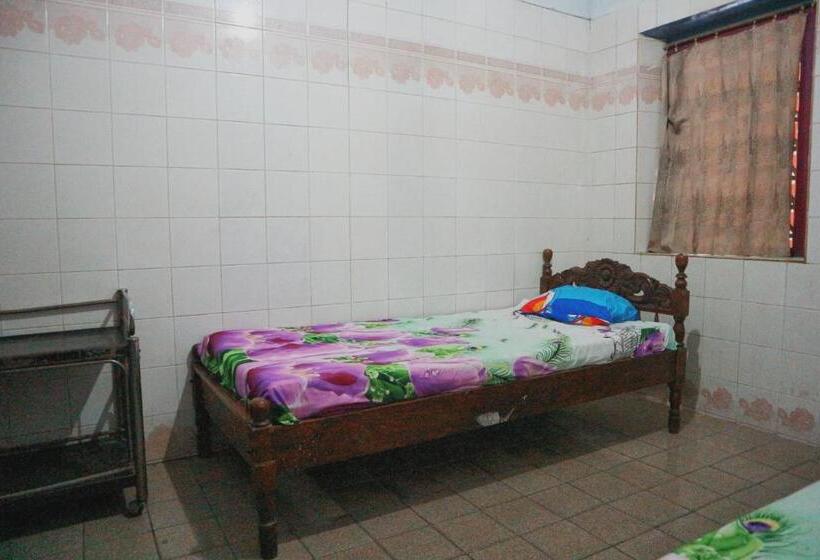 基本间, Spot On 1972 Aman Family Inn