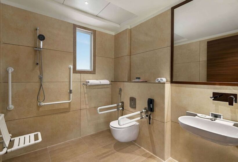 Номер Deluxe Адаптированный для Инвалидов, Ramada By Wyndham Gandhidham Shinay