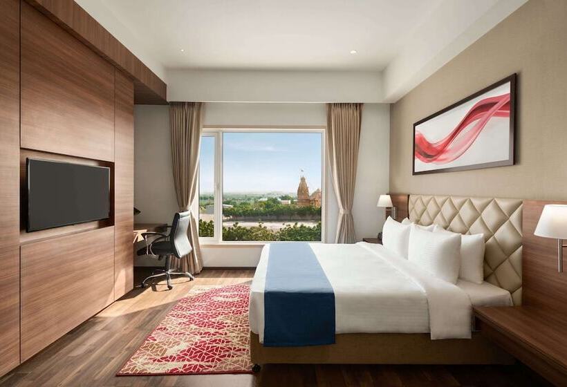 Номер Executive, Ramada By Wyndham Gandhidham Shinay