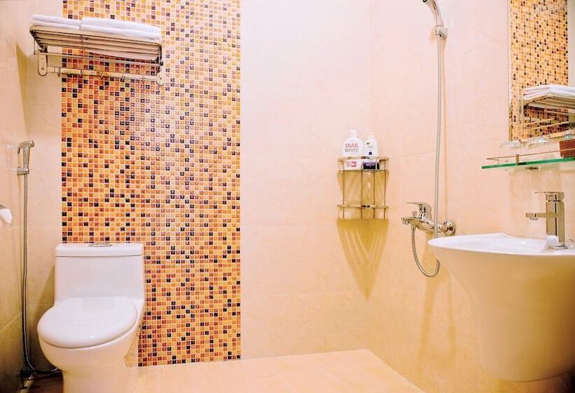 اتاق لوکس سه تخته, Mekong Gia Lai Hotel   Me Kong Pleiku