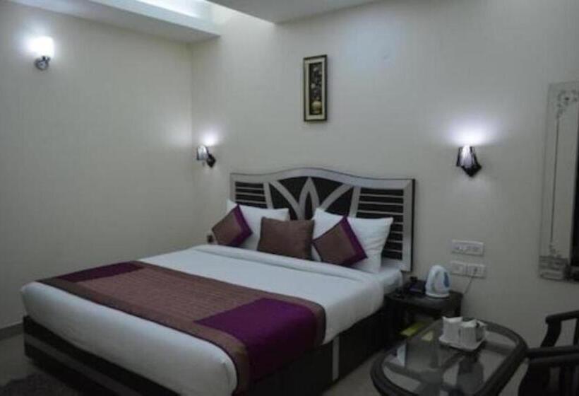 اتاق سوپریور با تخت بزرگ, Jet Fox By Aero View Hotel, Delhi Airport