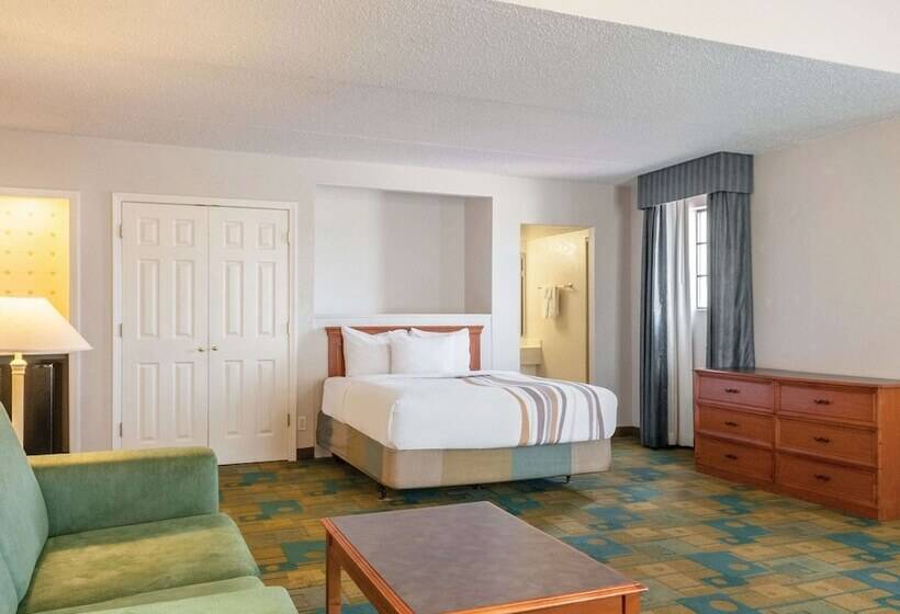 Люкс, La Quinta Inn By Wyndham New Orleans West Bank / Gretna