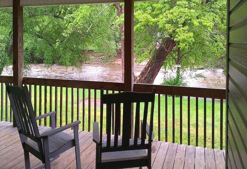ダブルベッドスタンダードルーム, Lloyds On The River Country Inn