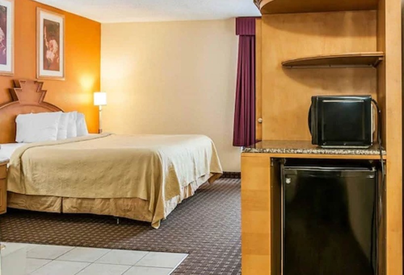 Люкс, Quality Inn & Suites Shelbyville I 74