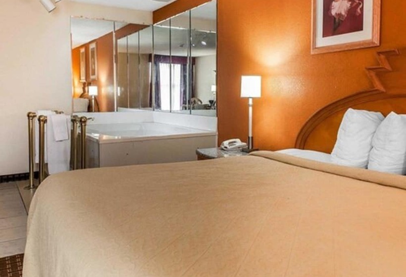 Люкс, Quality Inn & Suites Shelbyville I 74
