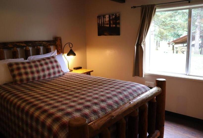 小室, Lone Fir Resort