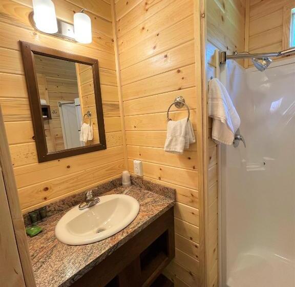 豪华洋房, Lone Fir Resort