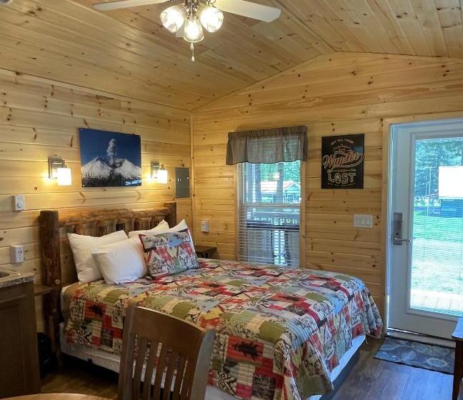 豪华洋房, Lone Fir Resort