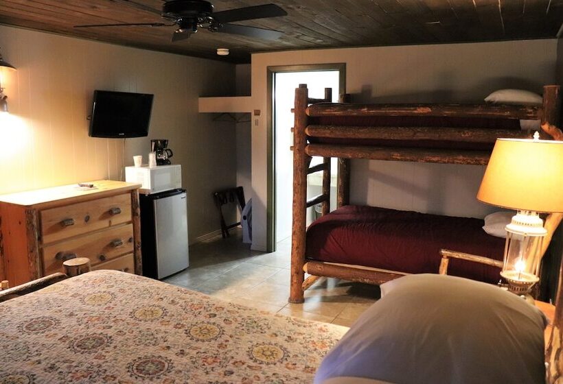 标准间, Lone Fir Resort