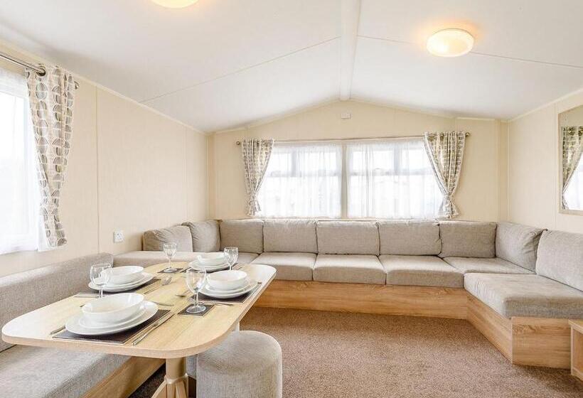 Дом 4 Спальни, Grange Leisure Park