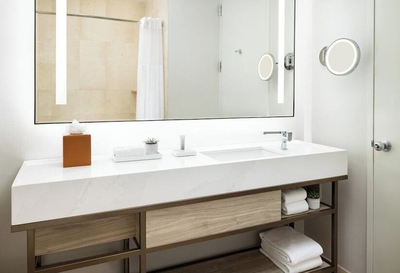 Premium room with river view, M Social New York Downtown