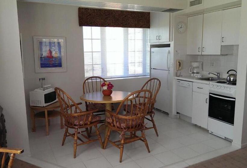 Семейный Номер, Montauk Manor