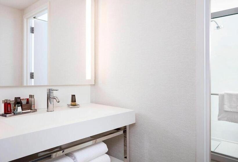 キングサイズベッドのスイートルーム, New York Marriott At The Brooklyn Bridge