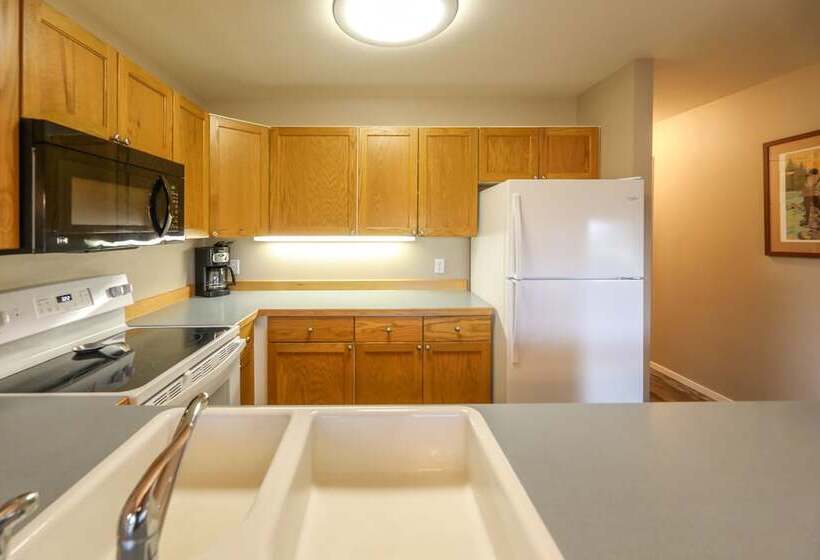Апартаменты 2 Спальни, Meadow Lake Resort & Condos
