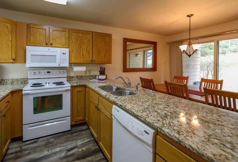 Апартаменты 1 Спальня, Meadow Lake Resort & Condos