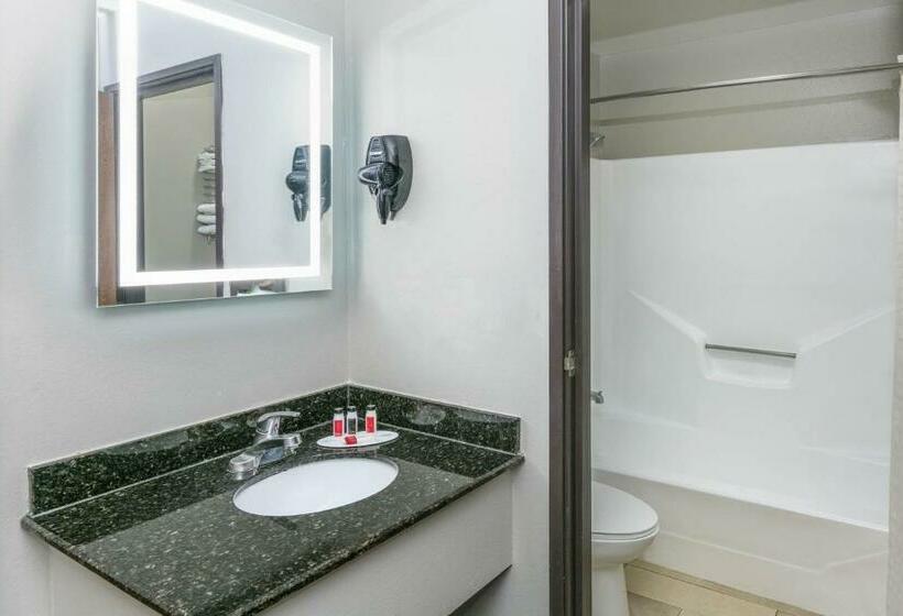 Стандартный Номер Кровать Кинг, Howard Johnson By Wyndham Near Schlitterbahn
