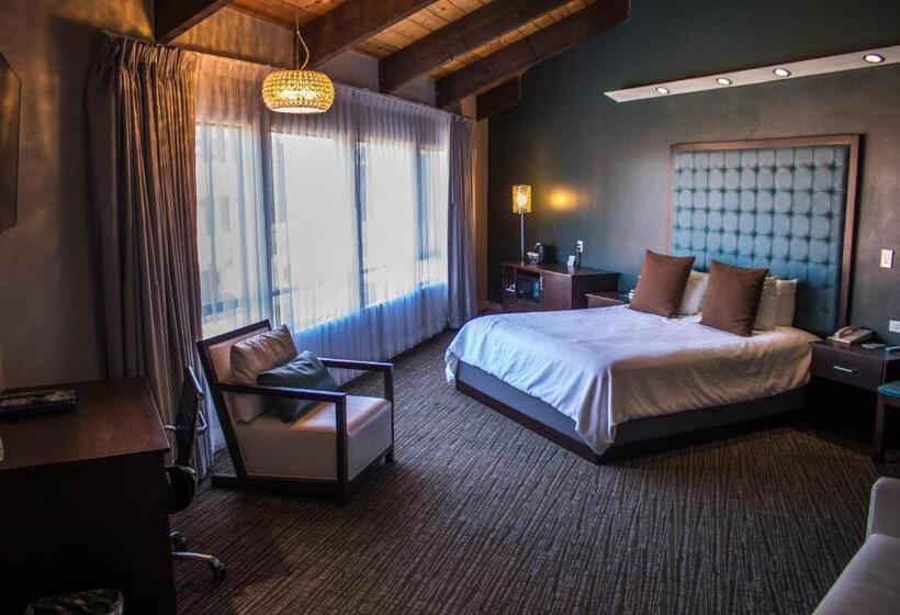 Семейный Номер Deluxe, Munras Inn