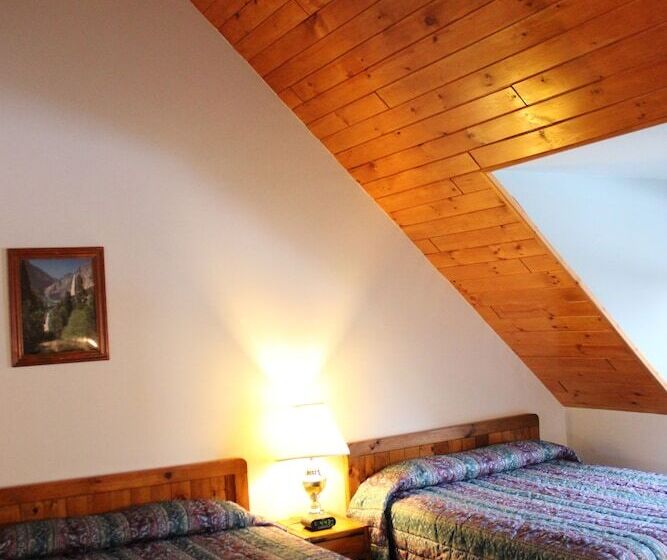 Номер Deluxe Кровать Куин, Nootka Lodge