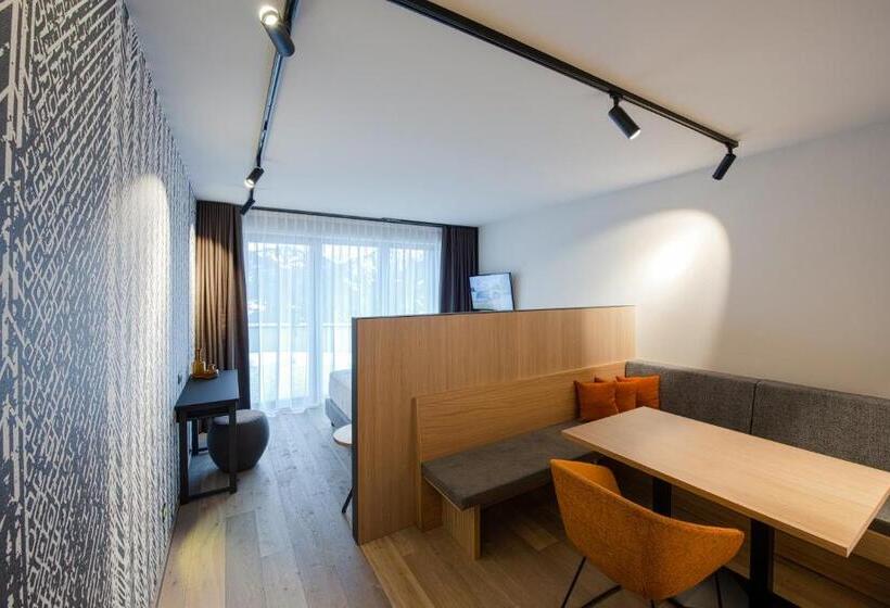 Family Suite, Nagalu