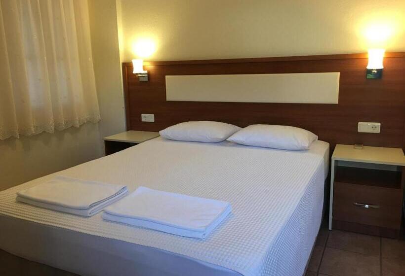 Четырехместный Номер Стандарт с Балконом, Görkem Apart Otel