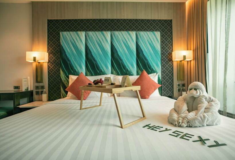 Havuz Manzaralı Süit, Skyview Resort Phuket Patong Beach