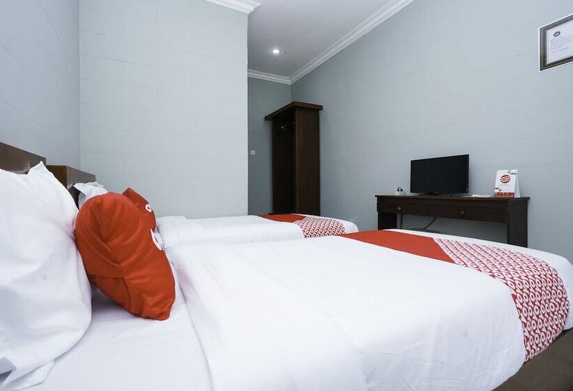 חדר סטנדרט, Reddoorz Plus Syariah At Lotus Hotel Bojonegoro