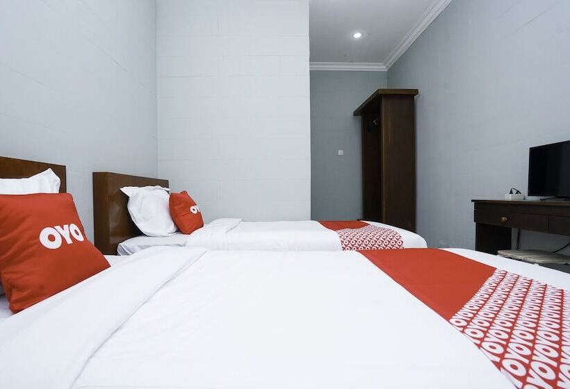 Номер Стандарт, Reddoorz Plus Syariah At Lotus Hotel Bojonegoro