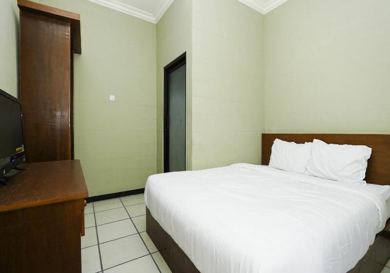 Номер Стандарт, Reddoorz Plus Syariah At Lotus Hotel Bojonegoro
