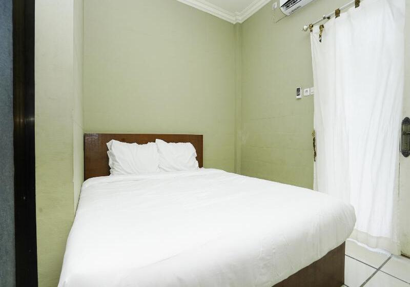 Номер Стандарт, Reddoorz Plus Syariah At Lotus Hotel Bojonegoro