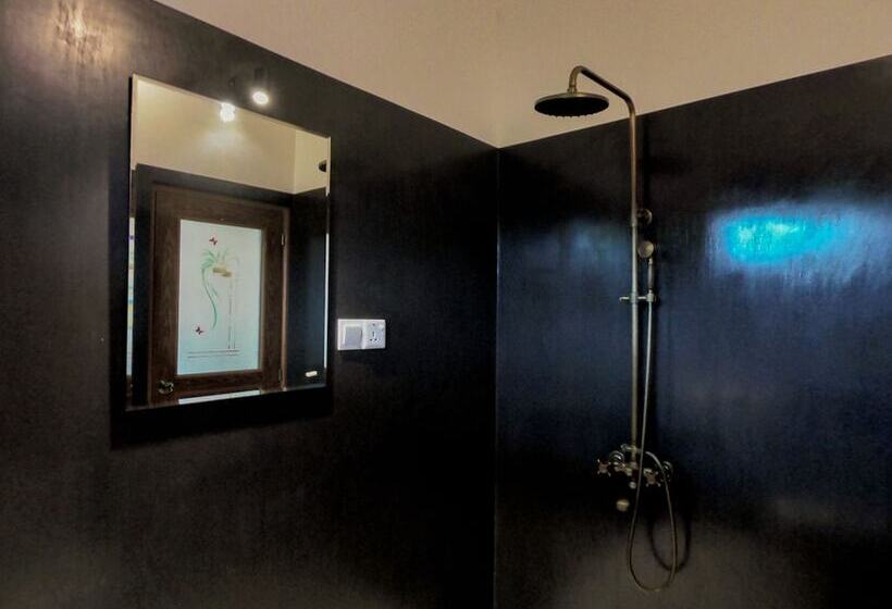 Кровать в Общей Комнате, Wagon Wheel Inn   Hostel
