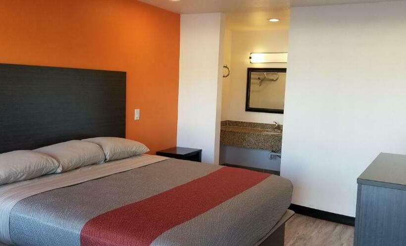 스탠다드 룸 킹사이즈 침대, Budget Motel Of Usa