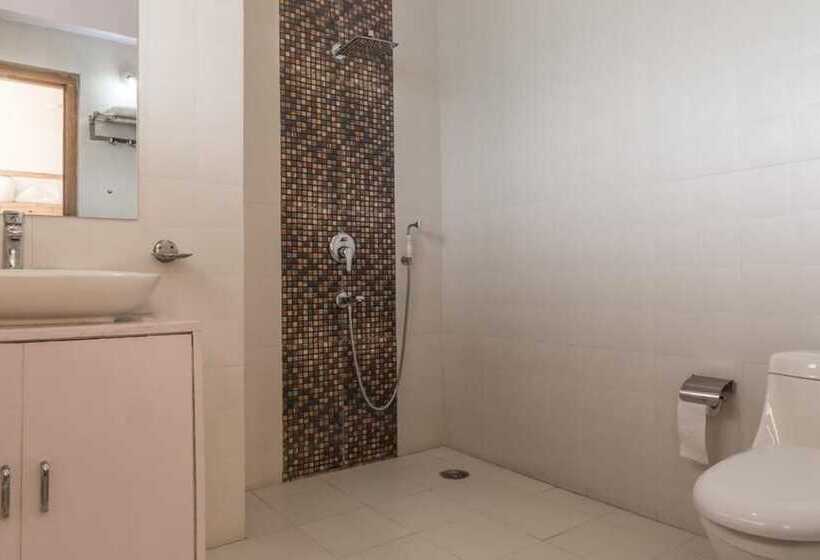 تختخواب در اتاق مشترک, Ree Hostel