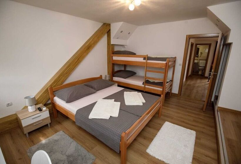 Номер Стандарт Вид на Горы, Prenoćište Kastel