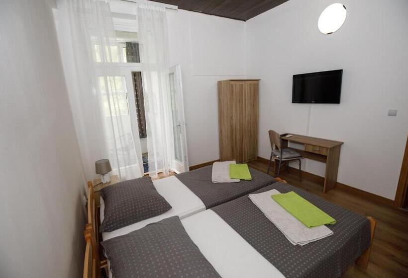 Номер Стандарт, Prenoćište Kastel