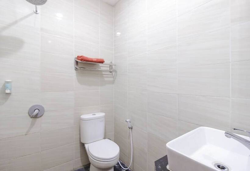 Номер Стандарт, Reddoorz At La Mega Near Pasar Pagi Cirebon