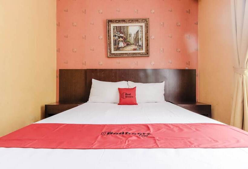 Номер Economy, Reddoorz At La Mega Near Pasar Pagi Cirebon