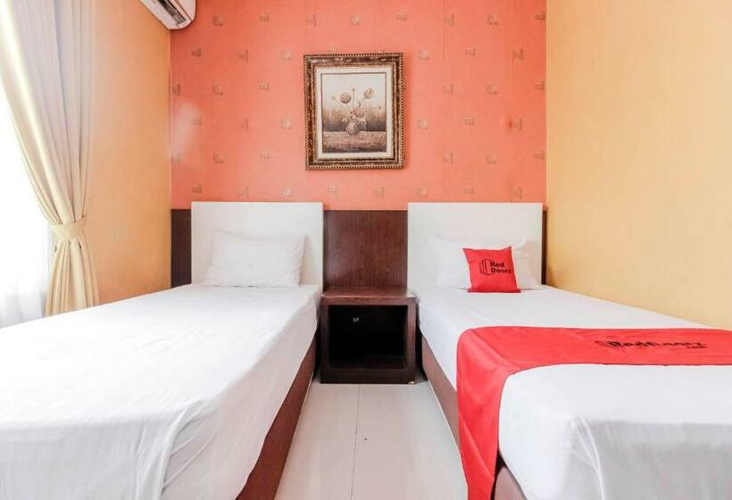 Номер Стандарт, Reddoorz At La Mega Near Pasar Pagi Cirebon