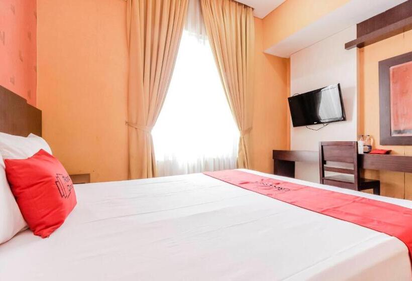 Номер Economy, Reddoorz At La Mega Near Pasar Pagi Cirebon