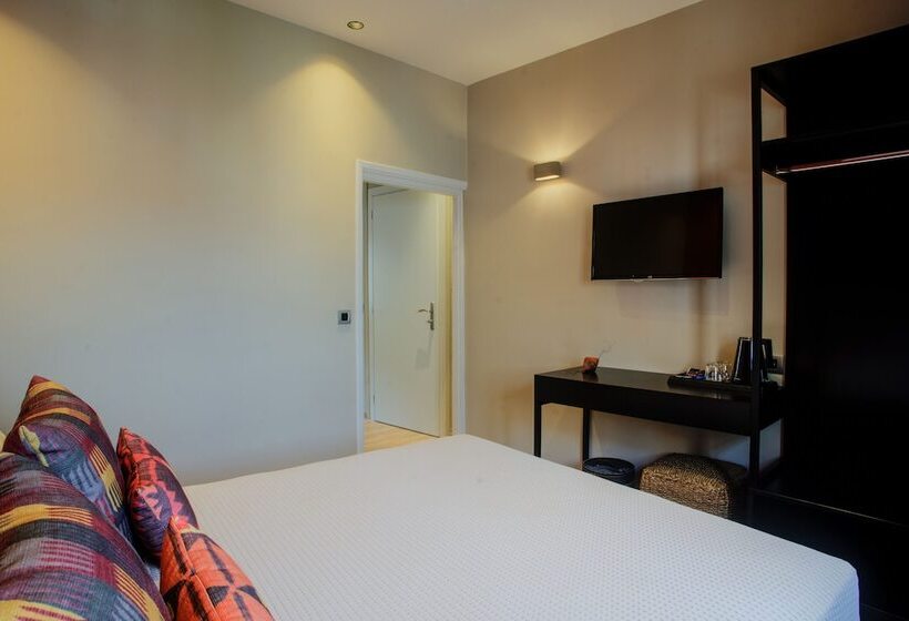 غرفة قياسية رباعية, Aethra Boutique Rooms