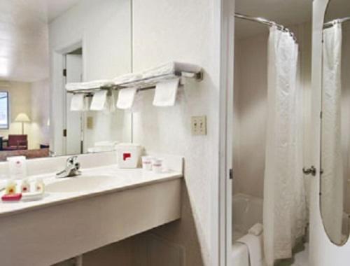 스탠다드 룸 킹사이즈 침대, Ramada Limited San Angelo